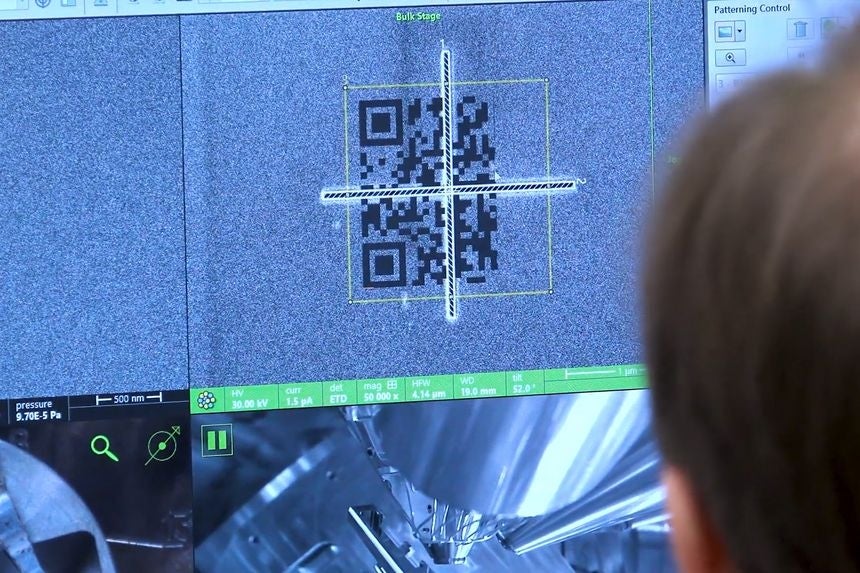 Kleiner als eine Bakterie: Dieser QR-Code passt 2.000 Mal auf ein ...