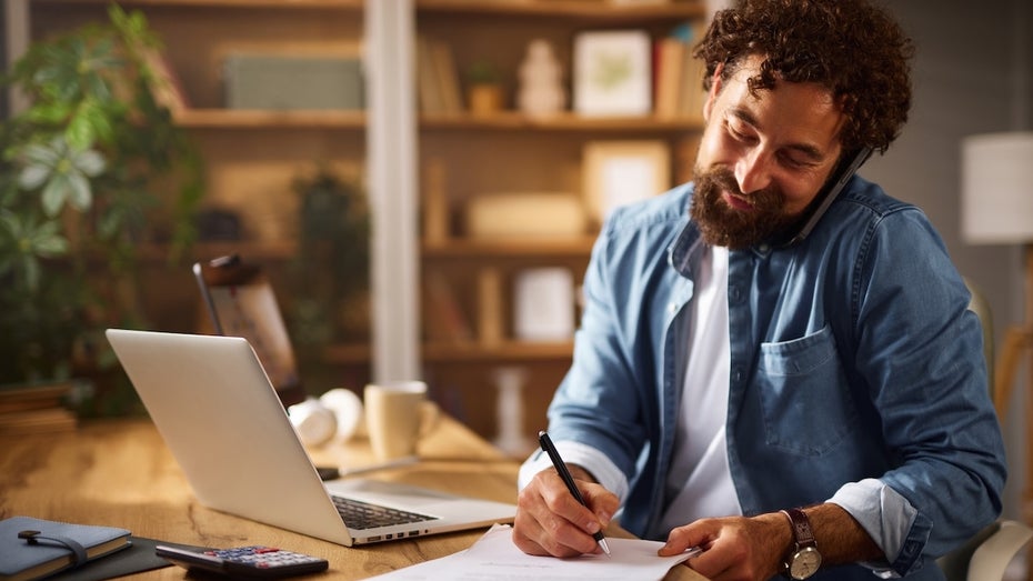 Bild: "Kipp-Punkt" im Homeoffice: Studie zeigt, ab wann unsere Produktivität unter zu viel Remote-Arbeit leidet