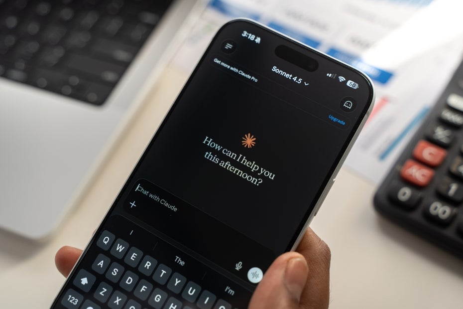 Claude vs ChatGPT: który model sprawdza się w codziennej pracy?