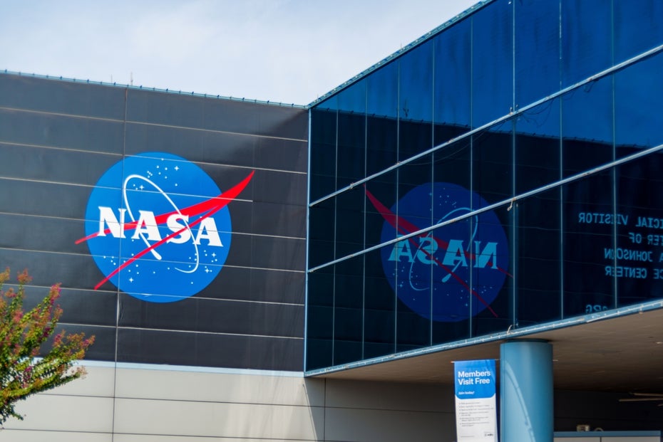 Artemis III: NASA postpones moon landing - | and has astronauts practice ...