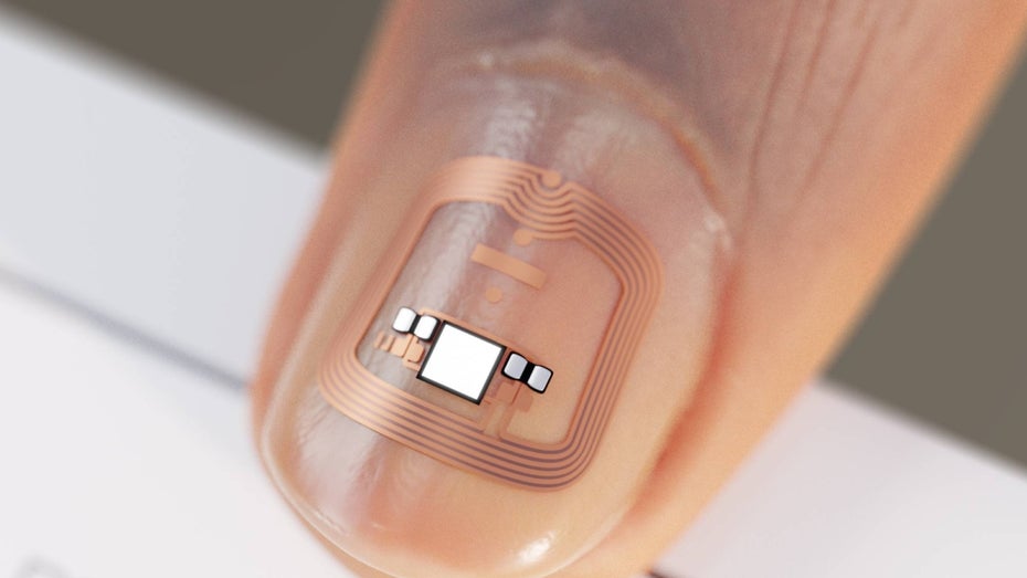Bild: Bezahlen mit dem Fingernagel: Wie ein NFC-Chip das kontaktlose Payment bereichert