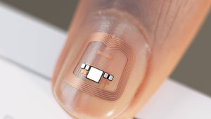 Bezahlen mit dem Fingernagel: Wie ein NFC-Chip das kontaktlose Payment bereichert