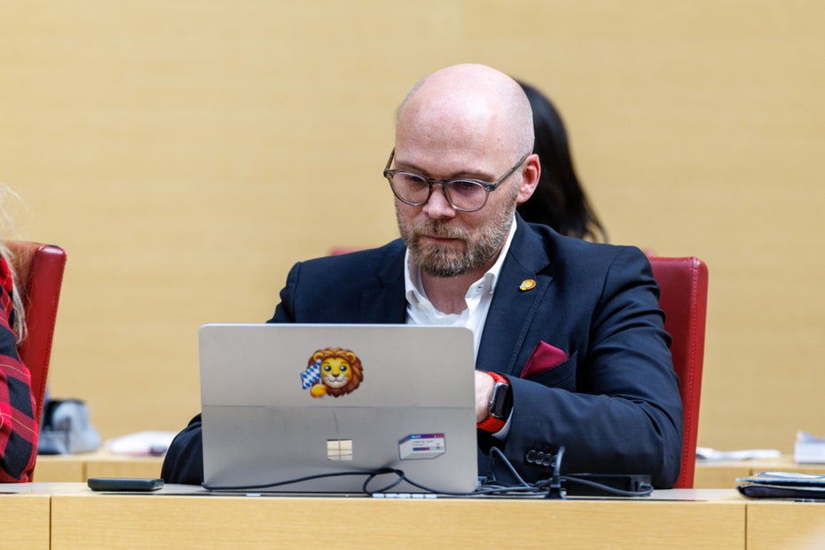 Bayern testet Microsoft-Alternativen: Digitalminister will unabhängiger ...
