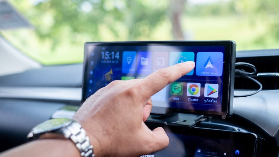 Android Auto und Carplay nachrüsten: Lohnen sich externe Displays fürs Auto?