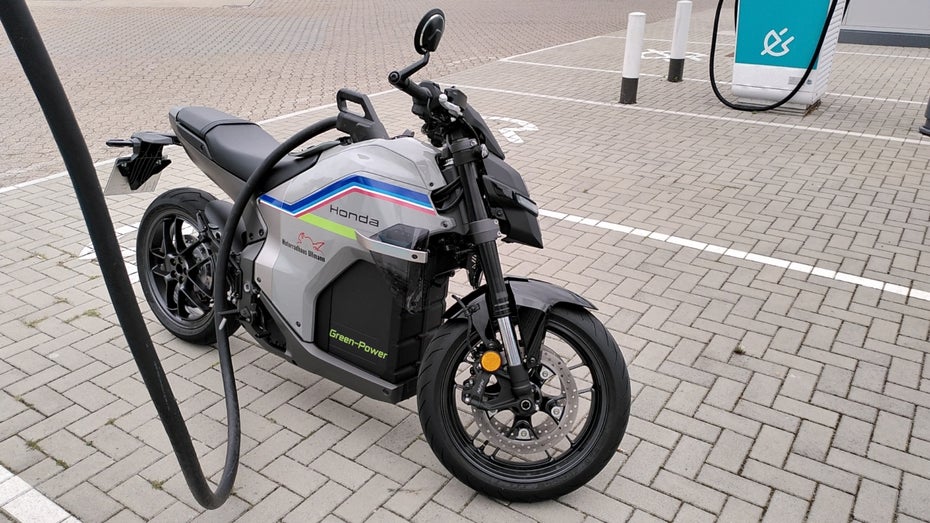 Bild: Honda WN7 im Test: Süßes E-Motorrad mit 15.000-Euro-Preisschild und einem großen Problem