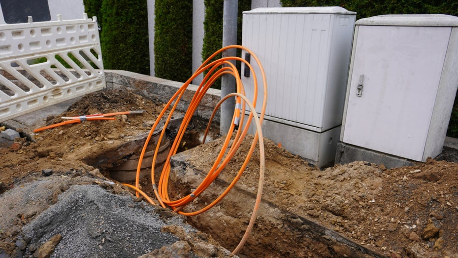 Schluss mit doppelten Baustellen: Branche will Glasfasernetze freiwillig teilen