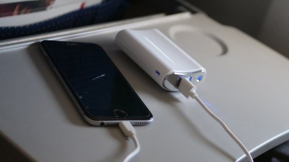 Powerbank im Flugzeug: Diese Regeln müsst ihr kennen