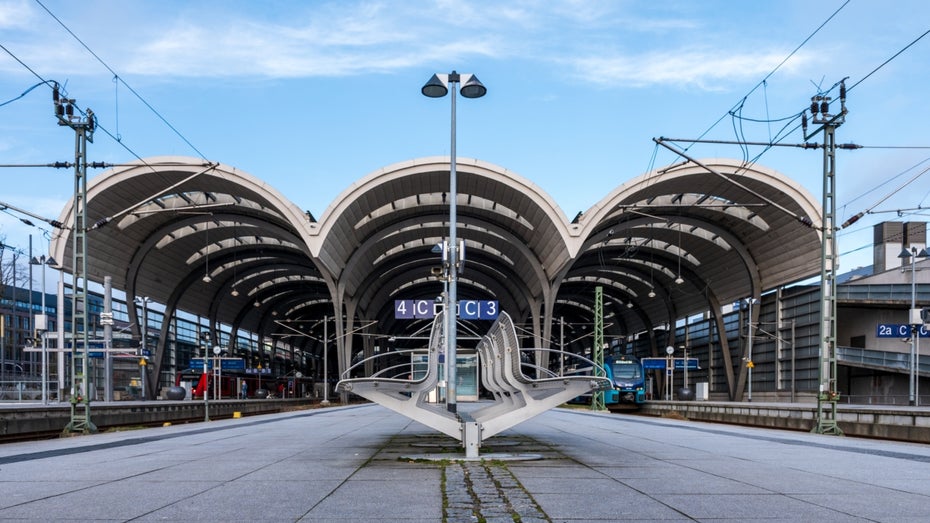 Schon mit dem Vorplatz fängt es an: Wie Bahnhöfe zur Verkehrswende beitragen können