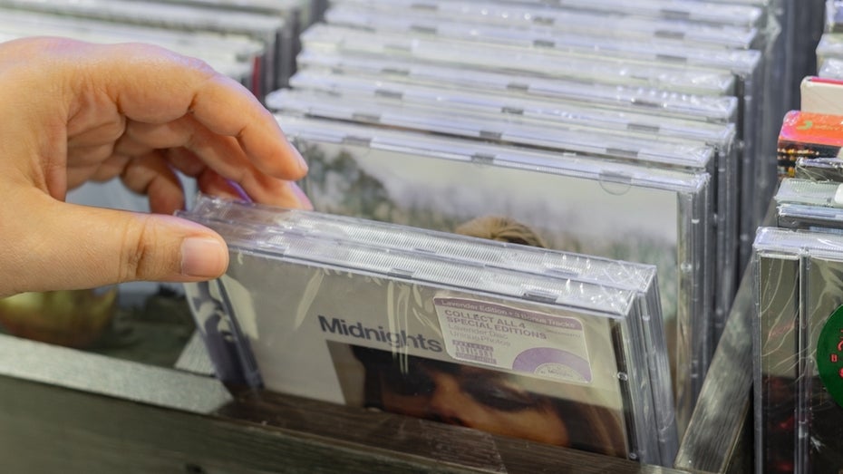 CD sales in the US increase by almost 60 percent: What's behind the ...