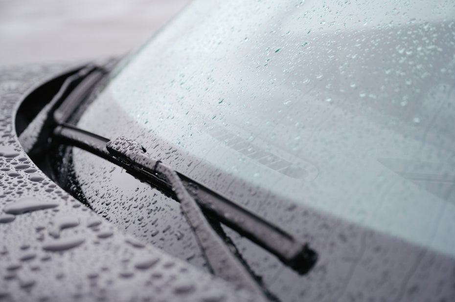 Forscher entdecken, wie Regentropfen unseren Autos tatsächlich schaden