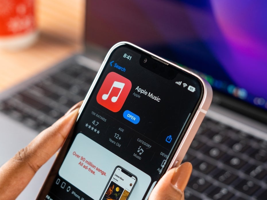 Ein US-Musiker wird für Streamingbetrug mit KI-Songs zu 18 Monaten Haft verurteilt
