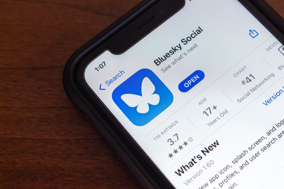 Die Bluesky-App ist im Apple-App-Store zu sehen.