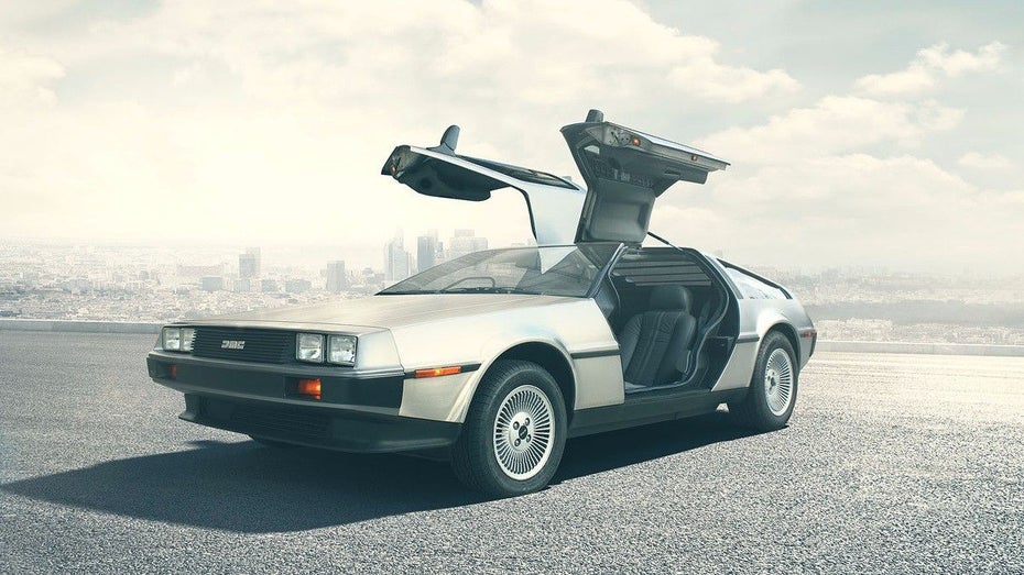 Delorean DMC-12 mit geöffneten Türen