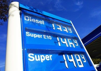 Arbeitnehmer:innen müssen keine Steuern für Fahrkosten zahlen.